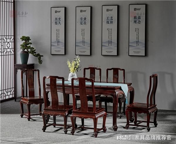 事红红木餐桌方圆之选：适配生活场景是关键